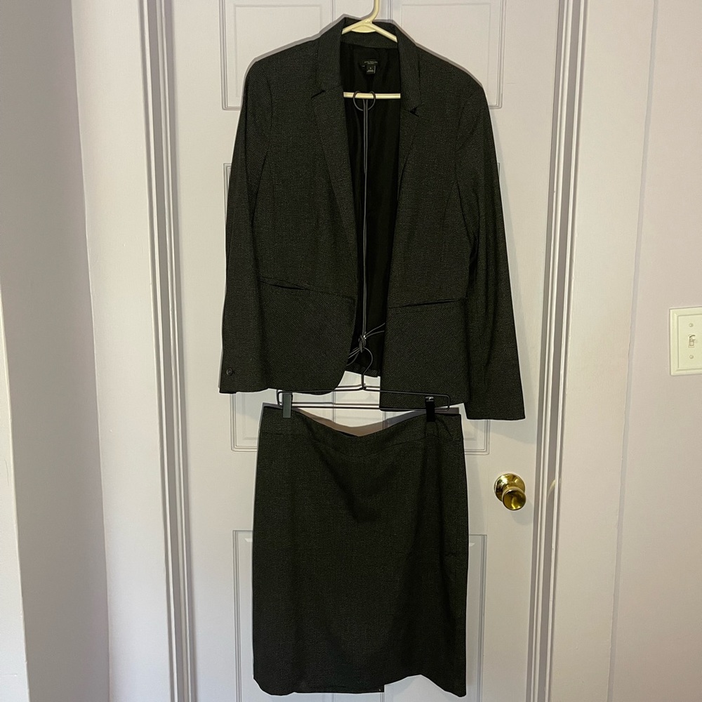 Ann Taylor Suit Blazer sz 16 Skirt sz 14